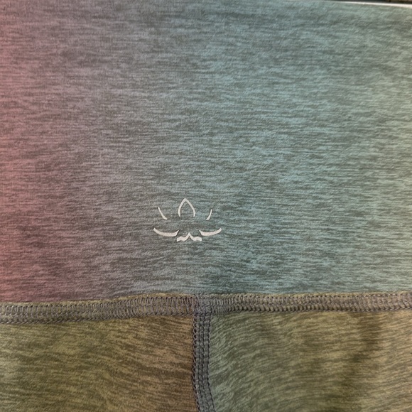 Beyond Yoga Multicolor Nebula Leggings Size Medium - Picture 5 of 6